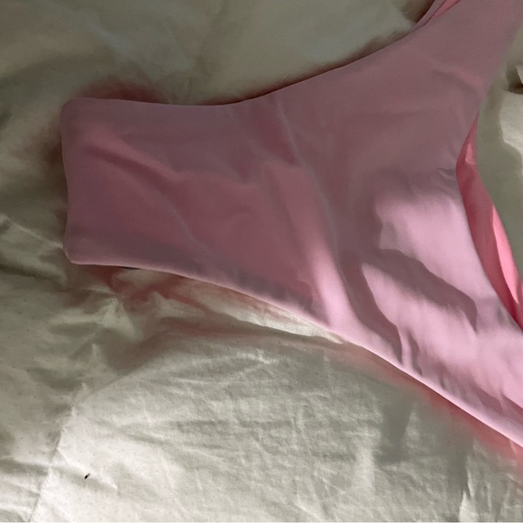 OCEANUS URSULA Pink Bikini Set with Gold Details - Picture 6 of 8